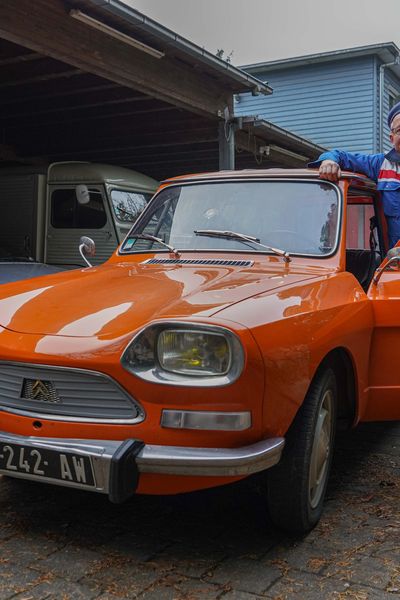 Laurent Philipps-Dantlo restaure et répare des voitures anciennes dans son atelier à Molsheim en Alsace. Il aime la marque Citroën et particulièrement l'Amie 8, un modèle sorti il y a 55 ans, on l'avais presque oublié.