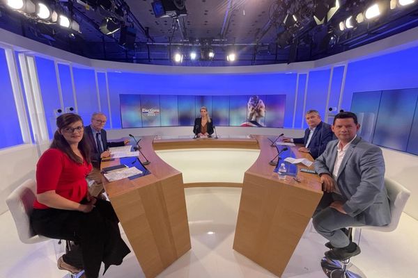 Le débat de France 3 Rhône-Alpes pour les élections départementales dans la Loire a rassemblé Georges Ziegler, Julien Borowczyk, Isabelle Surply et Christophe Faverjon, mercredi 16 juin, interrogés par Claire Exbrayat.