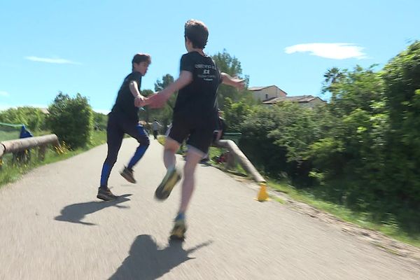 Courir 5 kilomètres en moins de 14 minutes et 26 secondes. C'est le défi que se sont fixé les collégiens de Clarensac, près de Nîmes : faire moins - en relais - que le record olympique du 5000 m féminin de 2016.