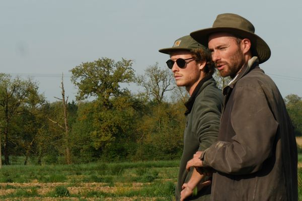 Grégoire et Mathias sont frères et tous les deux, ingénieurs agronomes. Ils lancent leur saison en maraîchage bio autour de Toulouse, mais dans des modèles différents.