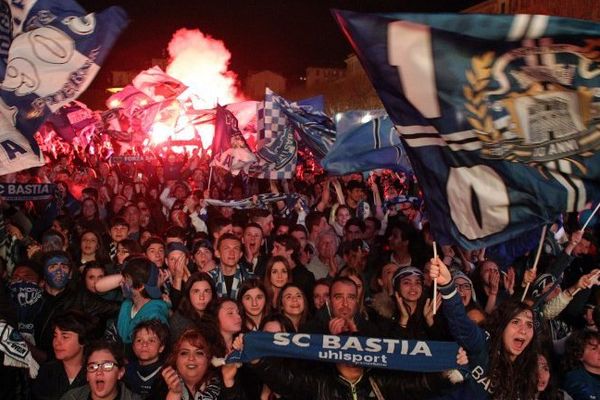 11/04/15 - Finale de la Coupe de la Ligue, place Saint-Nicolas à Bastia (Haute-Corse)