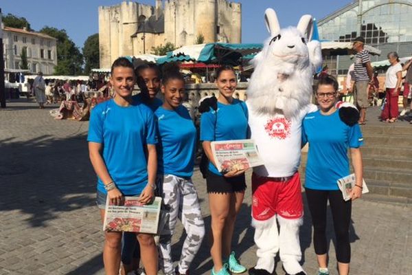 L'équipe féminine de hand-ball de Celles-sur-Belle, dans les Deux-Sèvres