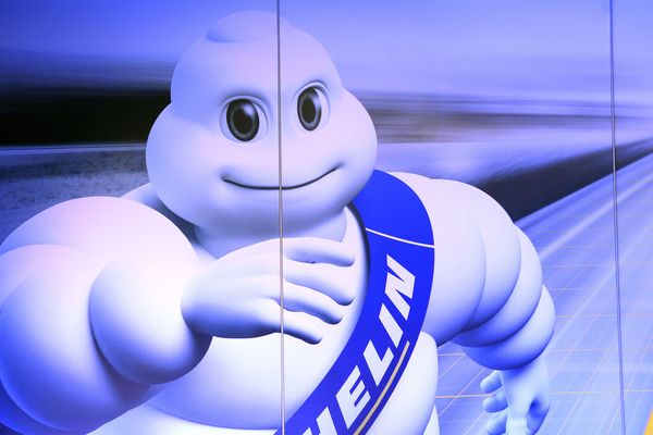 Michelin a publié lundi un chiffre d'affaires en repli de 6,3%, à 5,22 milliards d'euros au premier trimestre, en raison notamment de la baisse du dollar par rapport à la devise européenne.