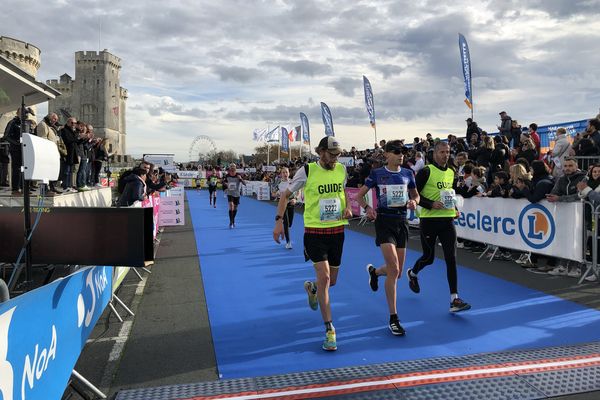 Alexandre Champod, Vincent Delion et Anthony Point, au passage de la ligne d'arrivée .