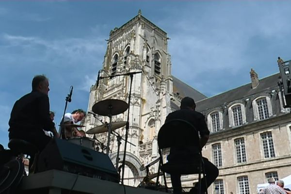 Un concert devant l'abbaye de Saint-Riquier