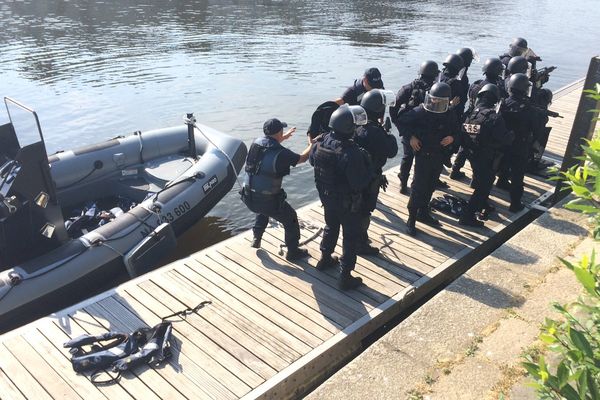 Les policiers mobilisés ne connaissent pas le scénario de l'exercice. 