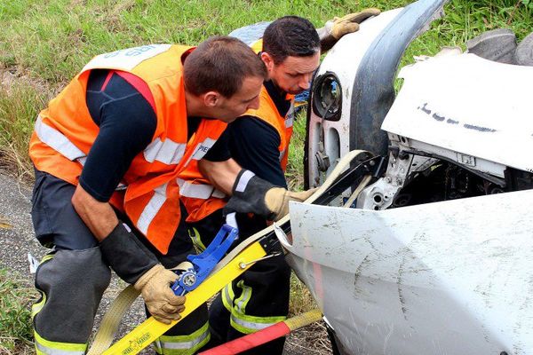 Les pompiers du Sdis 17 en intervention sur un accident de la route