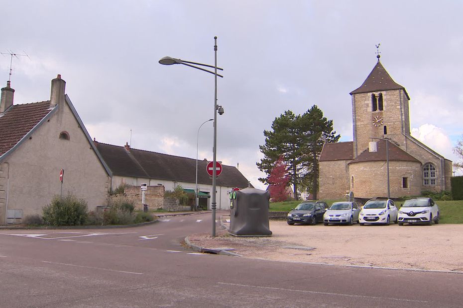 Miscellaneous.  Two attacks by hooded individuals in a few days in Chevigny-Saint-Sauveur