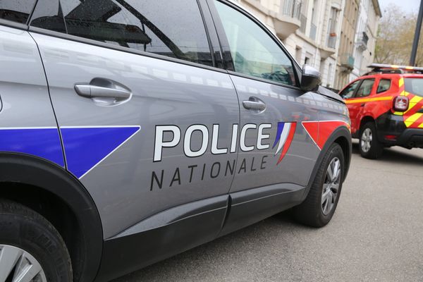 Une voiture de police