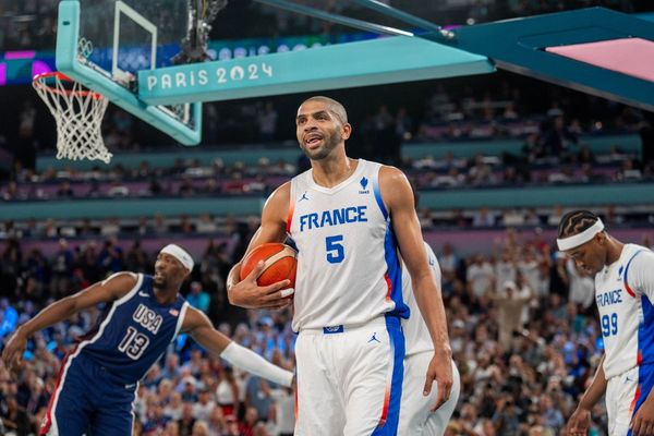 Nicolas batum a porté du rant 15 ans le maillot de l'équipe de France de basket, remportant de nombreuses médailles dont la dernière en argent aux JO de Paris 2024 contre Team USA.