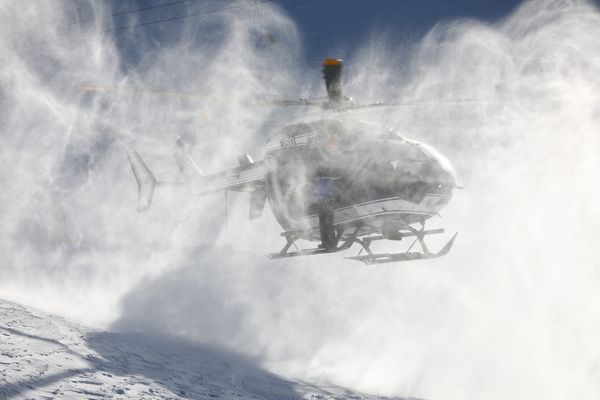 D'importants moyens ont été déployés lundi 8 janvier pour retrouver un skieur de randonnée, emporté par une coulée de neige au Sauze.