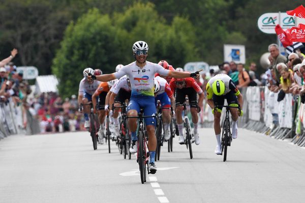 Victoire de Julien Simon (Total Energies) lors du Grand Prix du Morbihan 2022