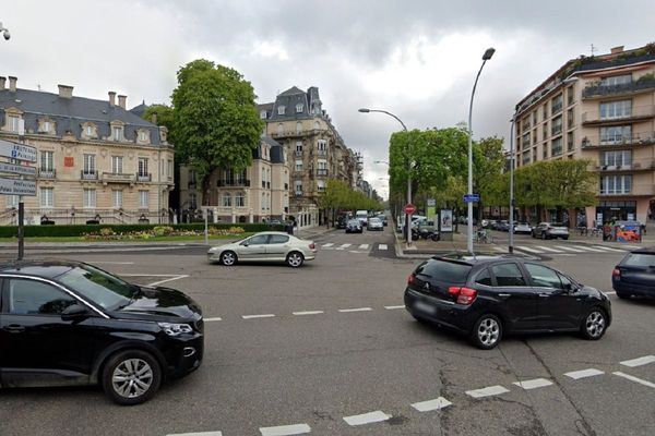 L'accident s'est produit au début de l'allée de la Robertsau, à proximité de la place Sébastien Brandt.