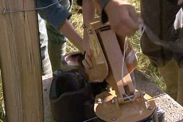 Saint-Chély-d’Apcher (Lozère) - l'abreuvoir automatique créé par les élèves du lycée agricole - octobre 2014.