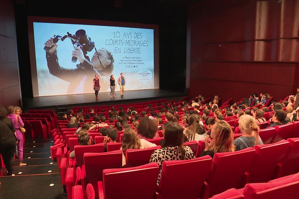 500 personnes étaient réunies ce lundi au théâtre Liberté à Toulon.