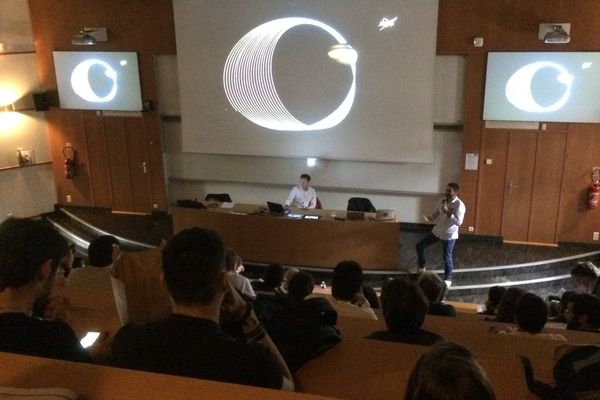 Ils ont suivi le direct de la Nasa dans un amphi de l'université de Nantes, pour vivre le plongeon de la sonde Cassini dans l'atmosphère de Saturne