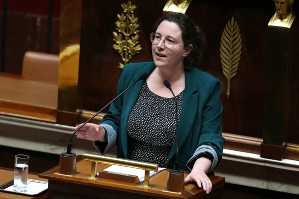 Cyrielle Chatelain, députée iséroise présidente du groupe écologiste à l'Assemblée nationale, a réaffirmé son opposition au gouvernement de Michel Barnier, ce vendredi 20 septembre.