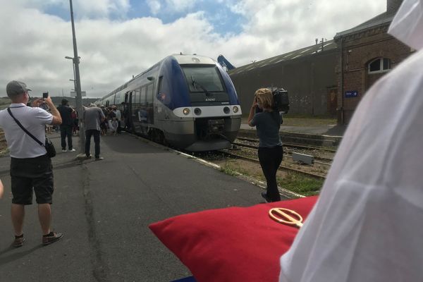 Le premier train, circulant entre Beauvais et Le Tréport, depuis la fin des travaux est arrivé à l'heure.