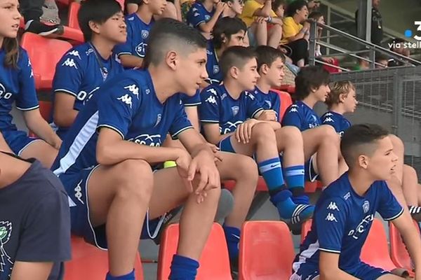 Les bastiais attendent en tribune le moment de se mesurer aux autres équipes, venues de Corse, du continent, mais également de Sardaigne ou d'Angleterre. 