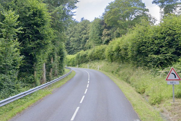 Ce virage de Tanville (Orne) est connu pour sa dangerosité.