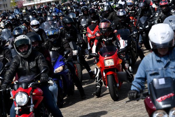 La Fédération des motards en colère appelle à défiler dans toute la France contre le contrôle technique des deux roues motorisées devenu obligatoire. À Caen, plus de 500 personnes étaient mobilisées ce samedi 21 septembre.