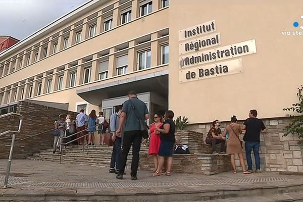 Ouvert en 1980, l'institut régional d'administration  (IRA) de Bastia forme des cadres intermédiaires de la fonction publique.