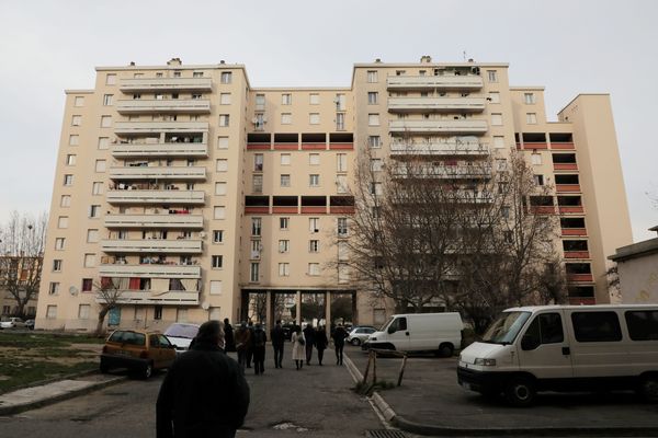 La victime a été blessée par balle dans la cité des Rosiers, dans la nuit du dimanche 24 au lundi 25 novembre.