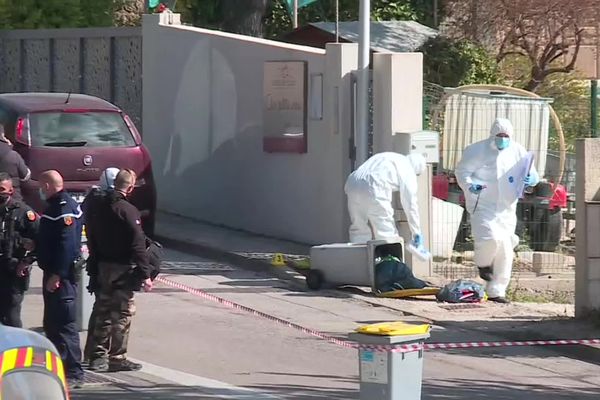 Quartier bouclé et gendarmerie scientifique sur place pour enquêter sur cette double mort rue du Baptistou à St Gély du Fesc (Hérault)