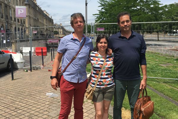 De gauche à droite : Thibaut Delarue, Jennifer et Olivier Beau, membres actifs du Collectif sinistrés Salinières