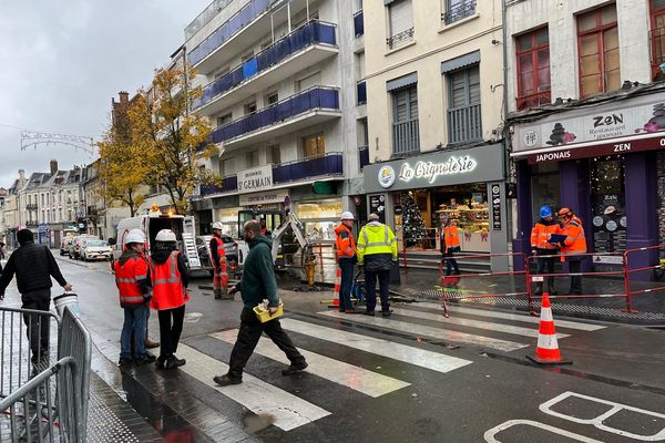 La rupture de canalisation d'eau potable a eu lieu rue Gambetta, en face du restaurant la Grignoterie.