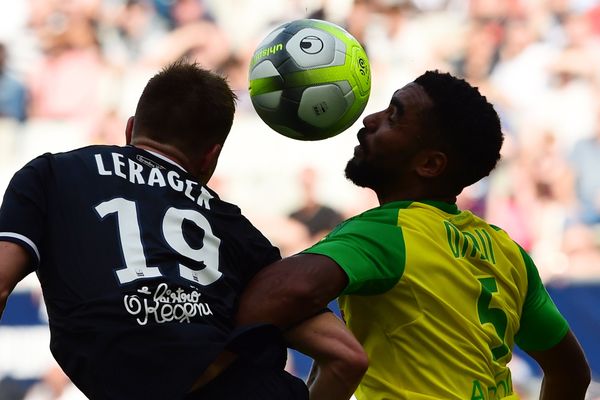 Lerager et Djidji lors du match opposant FC Nantes et Girondins de Bordeaux le 15 octobre 2017