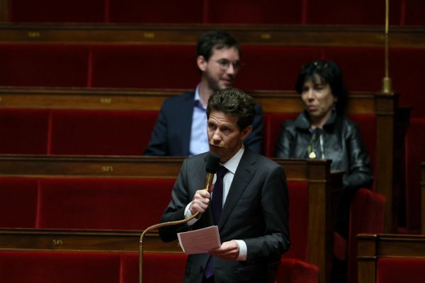 Le député de la 5e circonscription de l'Isère, Jérémie Iordanoff (EELV), a été désigné rapporteur de la proposition de résolution visant à engager une procédure de destitution du président de la République.