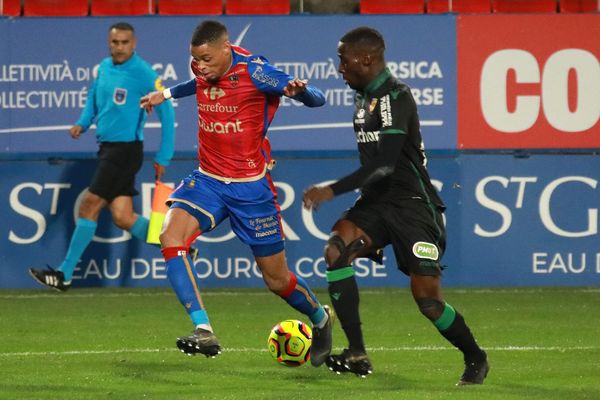 Le 18 mars dernier, les gaziers l'emportaient 1 à 0 face à Lens. Depuis, ils ont remporté une seule autre victoire, contre l'ACA lors du derby, le 5 avril (1-0). 