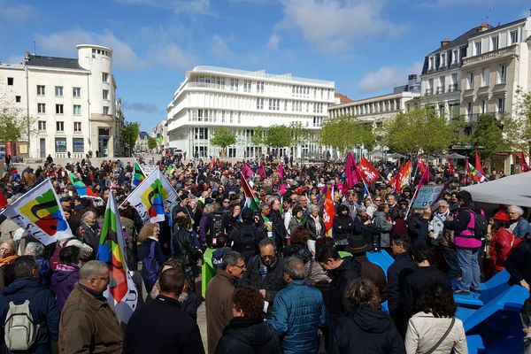 Un cortège d'un millier de personnes environ à Poitiers pour ce 1er mai. 