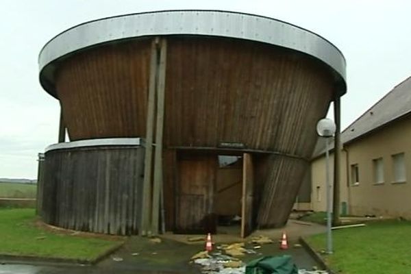 Le bâtiment dont le toit s'est effondré au lycée d'Etang-sur-Arroux