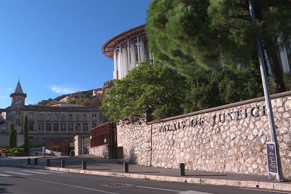 Tribunal correctionnel de Grasse.