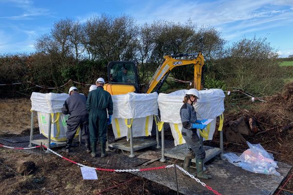 180 sacs de chantier vont être emplis de terre contaminée aux alentours du Ru des Landes