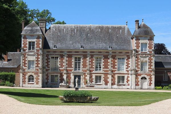 Dans l'Eure, vers Radepont dans le Vexin, le château de Bonnemare retrouvera un ensoleillement généreux en seconde partie d'après-midi.