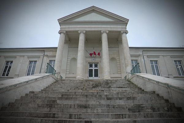 Le procès de 19 personnes ayant accueilli sans agrément une soixantaine d'enfants placés débute ce 14 octobre au tribunal correctionnel de Châteauroux.