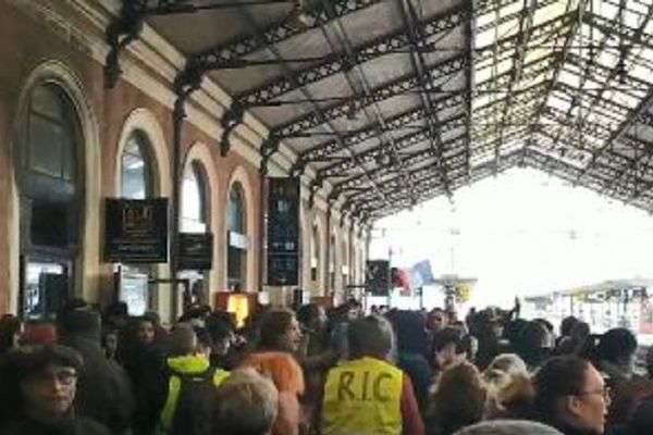 Les manifestants ont envahit la gare Matabiau.