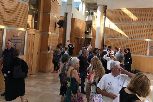 La salle d'audience était pleine, au procès des quatre jeunes gilets jaunes qui ont nié les faits.