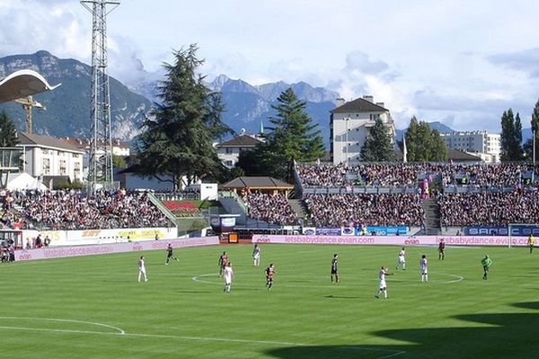 Le stade d'Annecy accueille en ce moment les matchs d'Evian-Thonon-Gaillard