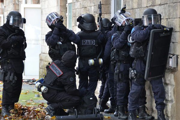 Exercice du Raid en banlieue parisienne le 14 nov. 2013