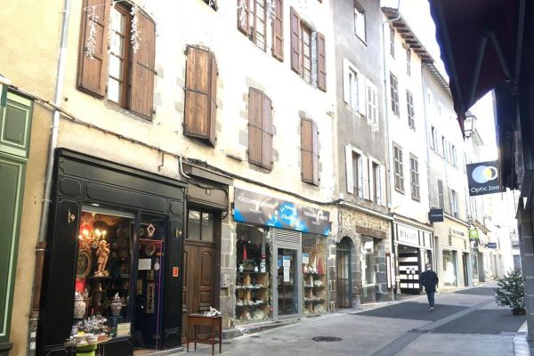 Le bon d'achat de 30 euros offert par la mairie d'Aurillac sera valable auprès des commerçants du centre-ville.