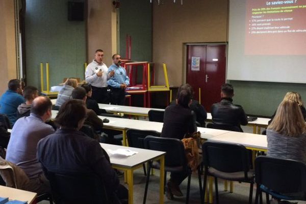 L'atelier "carton jaune" organisé à Poitiers le 22 octobre 2016.