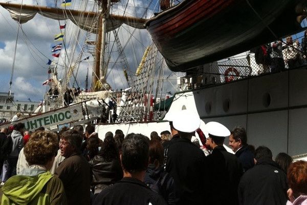 La foule sur les quais de Brest