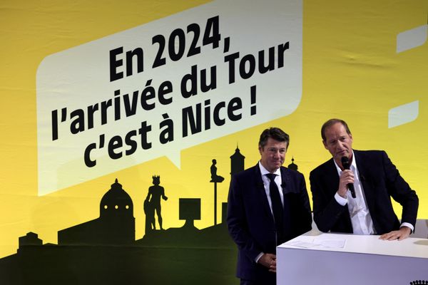 Le 1ᵉʳ décembre 2023, l'actuel directeur du Tour de France Christian Prudhomme et Christian Estrosi maire de Nice lors de la présentation de l'événement 2024.