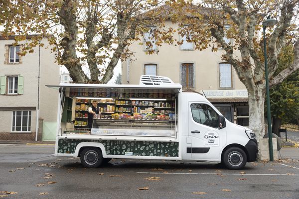 Le groupe Casino, a annoncé, le test d'un projet d'"épicerie nomade" en camionnette, à partir du mois prochain, pour lutter contre l'isolement commercial et social dans les territoires, loin des grandes villes.