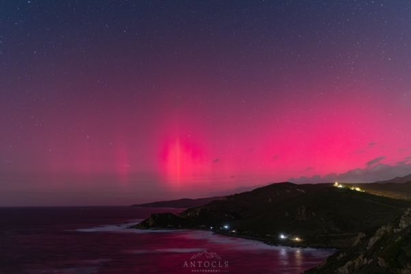 Les aurores boréales ont illuminé le ciel de l'île, comme ici à La Parata, à Ajaccio.