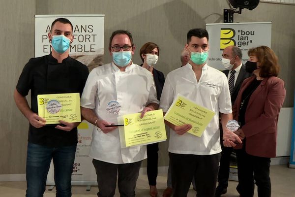 De gauche à droite : Léo Paumard, Julien Marsal et Alexandre Bourmaud. La Finale au Mans permet aux vainqueurs de gagner leur place pour la finale nationale.
